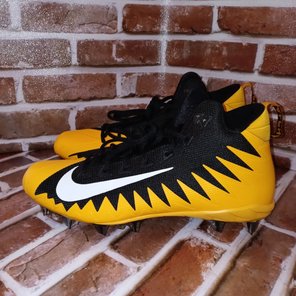 Men Alfa Menace Pro Mid 3/4 Football Cleats